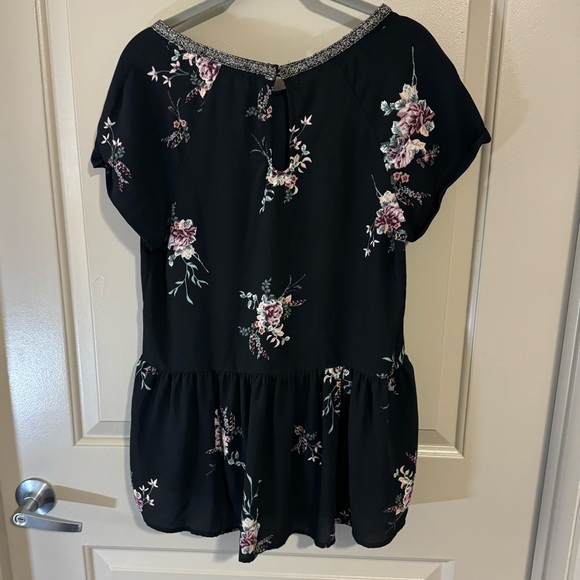 Jolt Peplum Top - Picture 2 of 3